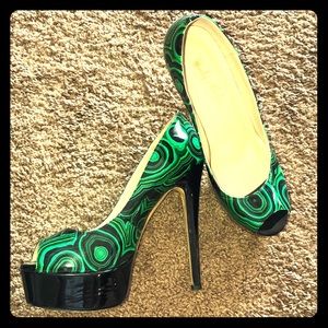 Peep toe, platform, heels in great condition.